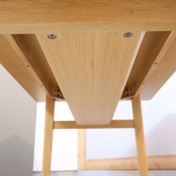 unico(ウニコ)のLOM(ロム)シリーズのダイニングテーブルです！シンプル