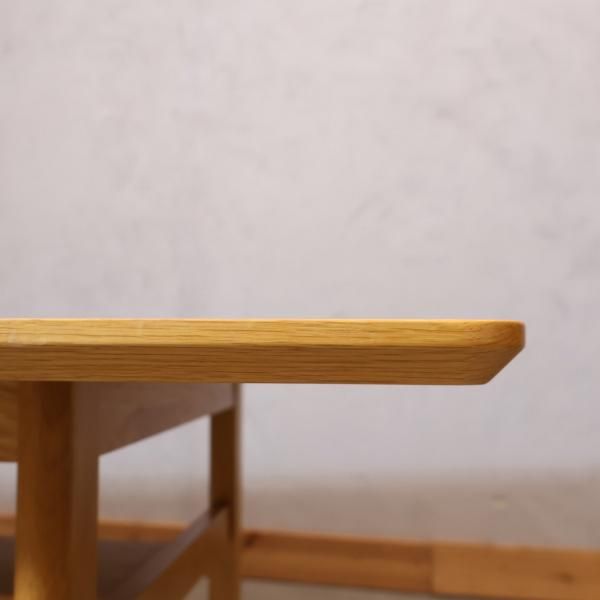 unico(ウニコ)のLOM(ロム)シリーズのダイニングテーブルです！シンプル