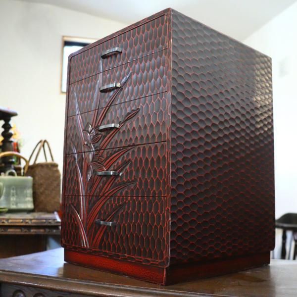 鎌倉彫の小物入れ 5段です。味のあるオリエンタルな雰囲気のミニ