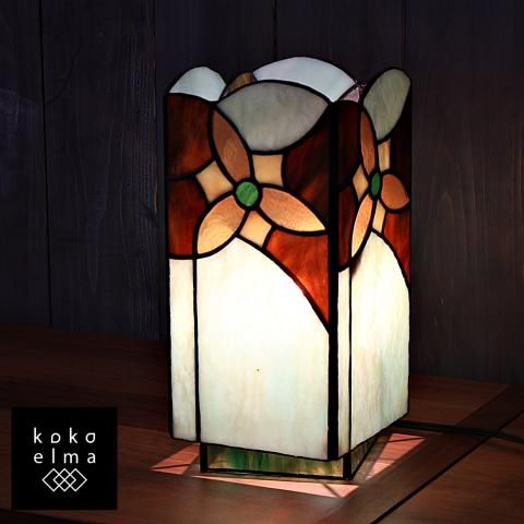 アンティーク調のステンドグラスランプです。可憐なお花がモチーフに