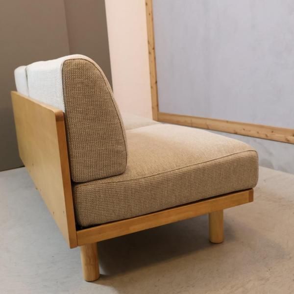 人気の無印良品(MUJI)のゆったり座れるアームレスソファ 2シーターです