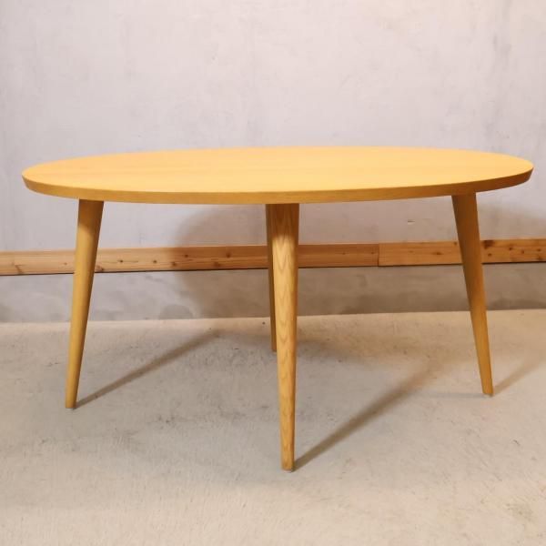 飛騨の家具メーカーKASHIWA(柏木工)のオーク材を使用したダイニング