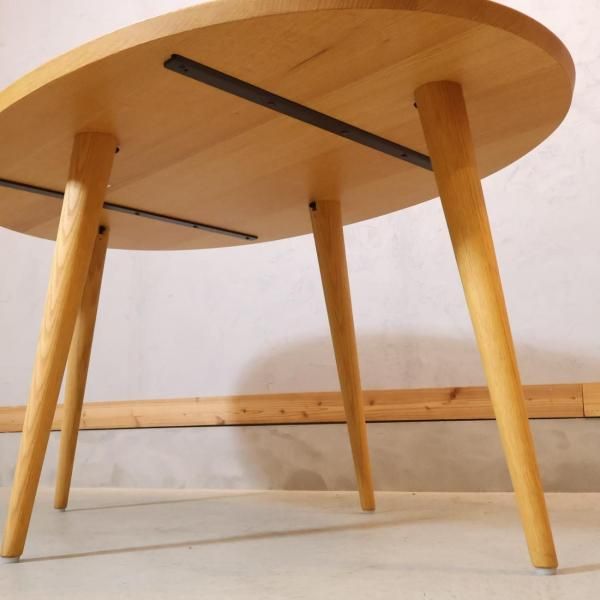 飛騨の家具メーカーKASHIWA(柏木工)のオーク材を使用したダイニング