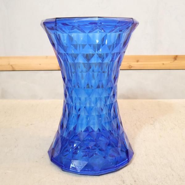 イタリアのデザイナーズ家具ブランドKARTELL(カルテル)のSTONE