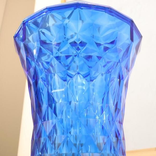 イタリアのデザイナーズ家具ブランドKARTELL(カルテル)のSTONE