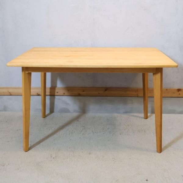 MOMO natural(モモナチュラル)の人気シリーズVIBOのダイニングテーブル