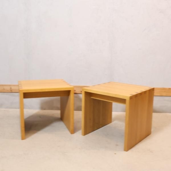 無印良品(MUJI)のオーク材を使用したコンパクトなスツール。ナチュラル