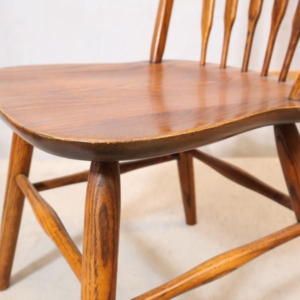 Shin Lee(シンリー)のレッドオーク材を使用したダイニングチェア