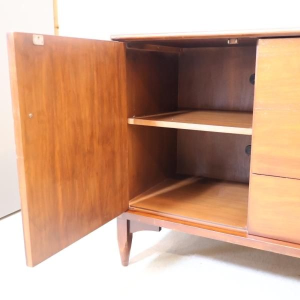 アメリカDREXEL HERITAGE(ドレクセルヘリテイジ)社のウォールナット材