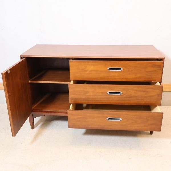 アメリカDREXEL HERITAGE(ドレクセルヘリテイジ)社のウォールナット材