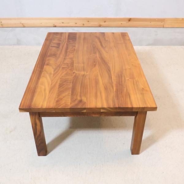 無印良品(MUJI)のウォールナット無垢材 ローテーブルです。落ち着いた