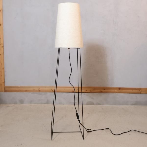 APROZ(アプロス)のCONE(コーン)フロアスタンド。麻混素材の