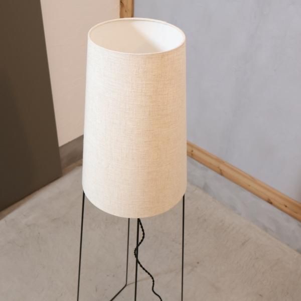 APROZ(アプロス)のCONE(コーン)フロアスタンド。麻混素材の