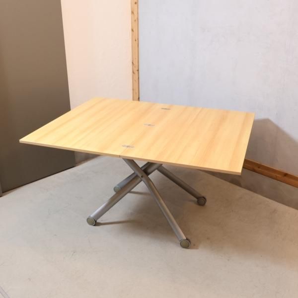 イタリアのDOMITALIA(ドミタリア)社より伸長式リフティングテーブル