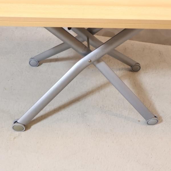 イタリアのDOMITALIA(ドミタリア)社より伸長式リフティングテーブル