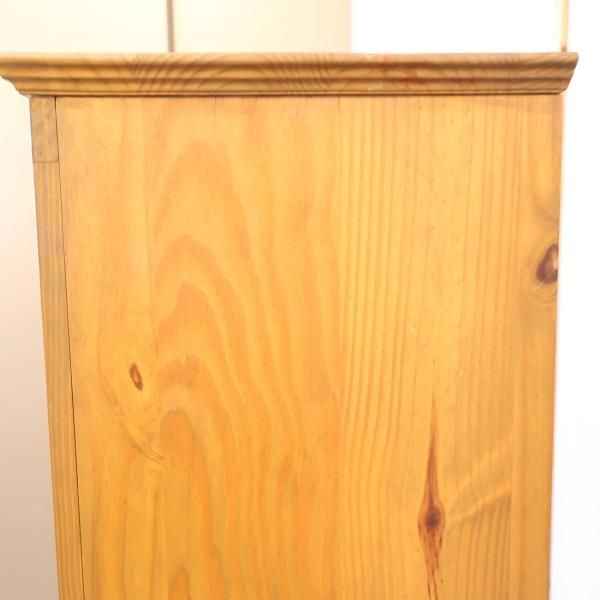 enfant(アンファン)のパイン無垢材 カップボードです。アンティーク