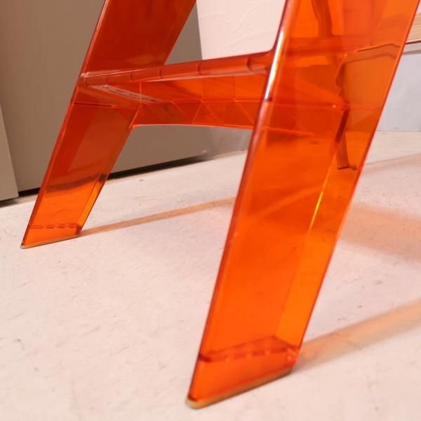 イタリアのデザイナーズ家具ブランドKARTELL(カルテル)のUPPER