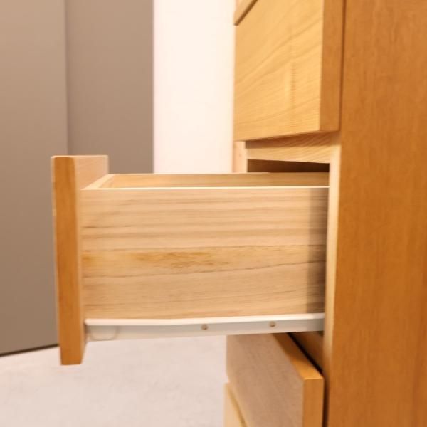 人気の無印良品(MUJI)のタモ材を使用した木製チェスト・4段です