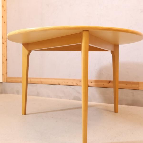 IDEE(イデー)の長大作デザインのダイニングテーブル ナチュラルです