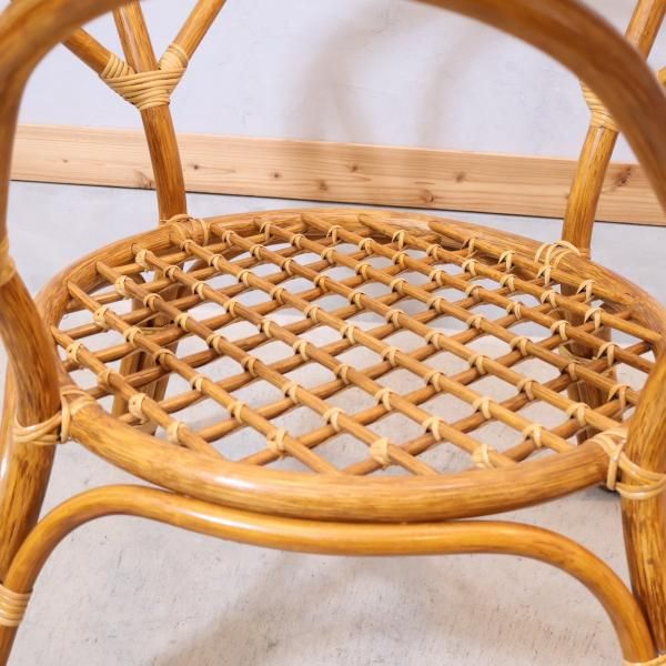 KAZAMA(カザマ)のラタンを使用したリゾートスタイルのガラス円形