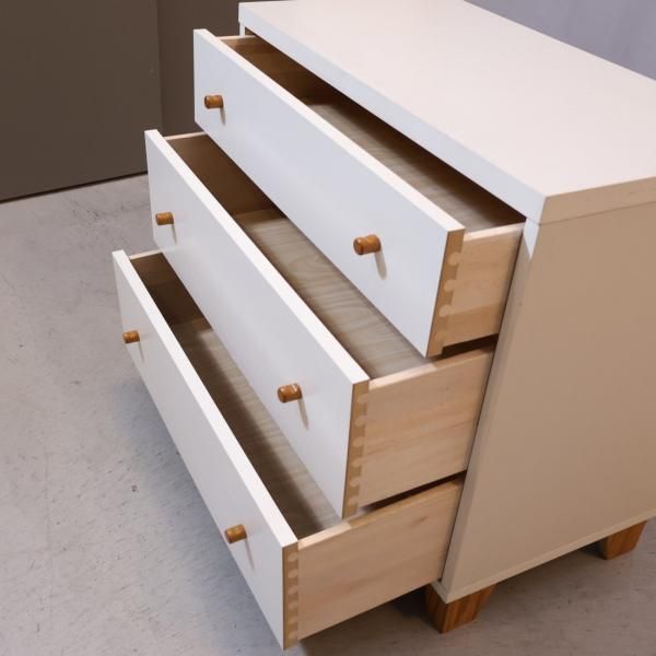 MOMO natural(モモナチュラル)のLOVE(ラブ) 3段ワイドチェストです