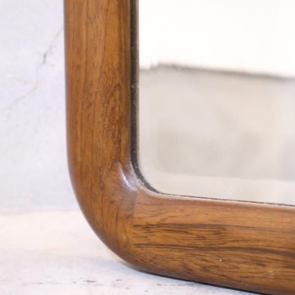 karimoku(カリモク家具)にて取り扱われていたウォールミラーです！薄型