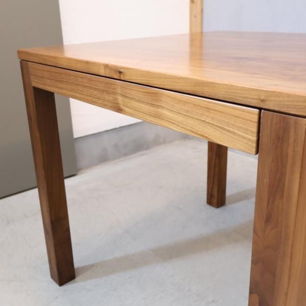 無印良品(MUJI)のウォールナット無垢材 引出し付ダイニングテーブル
