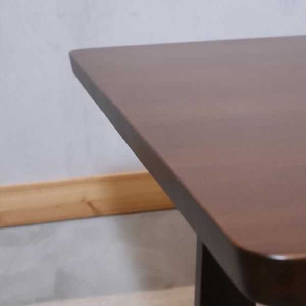 source(ソース)のBIS LD TABLE(リビングダイニングテーブル)です。台形