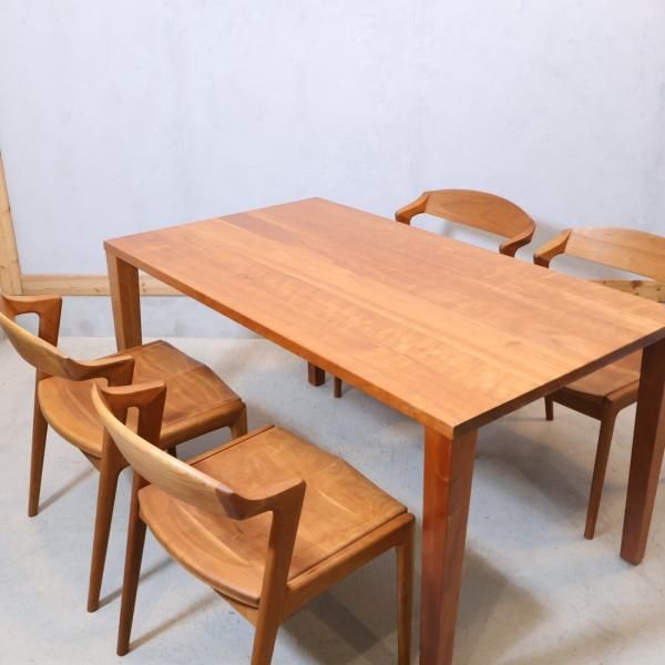 BOKURA(木蔵/ボクラ)のブラックチェリー材を使用したダイニング