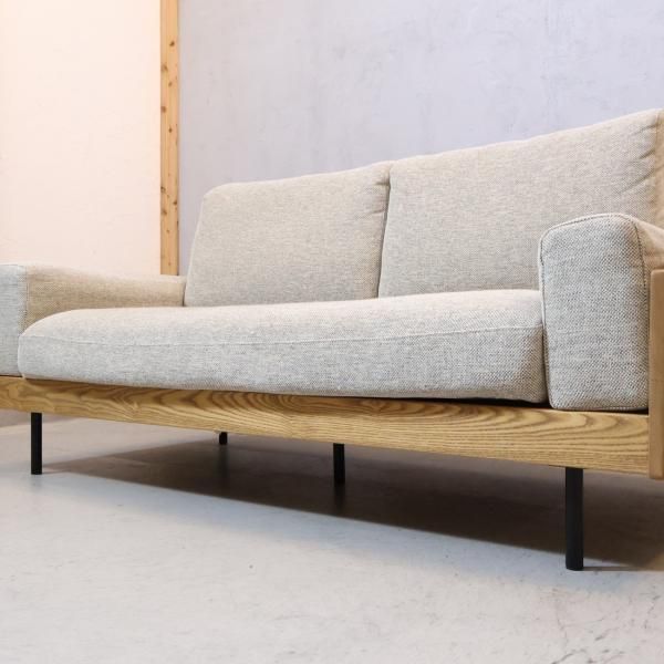 unico(ウニコ)のTREL(トレル) 2シーターソファです。シンプルで