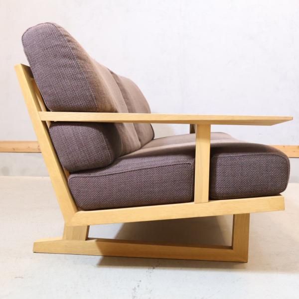 karimoku(カリモク)のWU4712 オーク材 2人掛けソファー。オークの存在