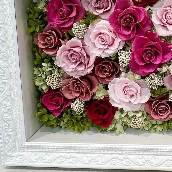 ピンクのプリザーブドフラワー 壁掛け大きく豪華なボックスフレーム