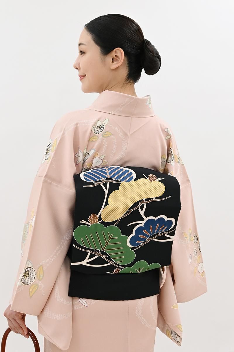 銀座【H-0916】塩瀬地 染名古屋帯 黒色 松の図 - 銀座きもの青木｜長く