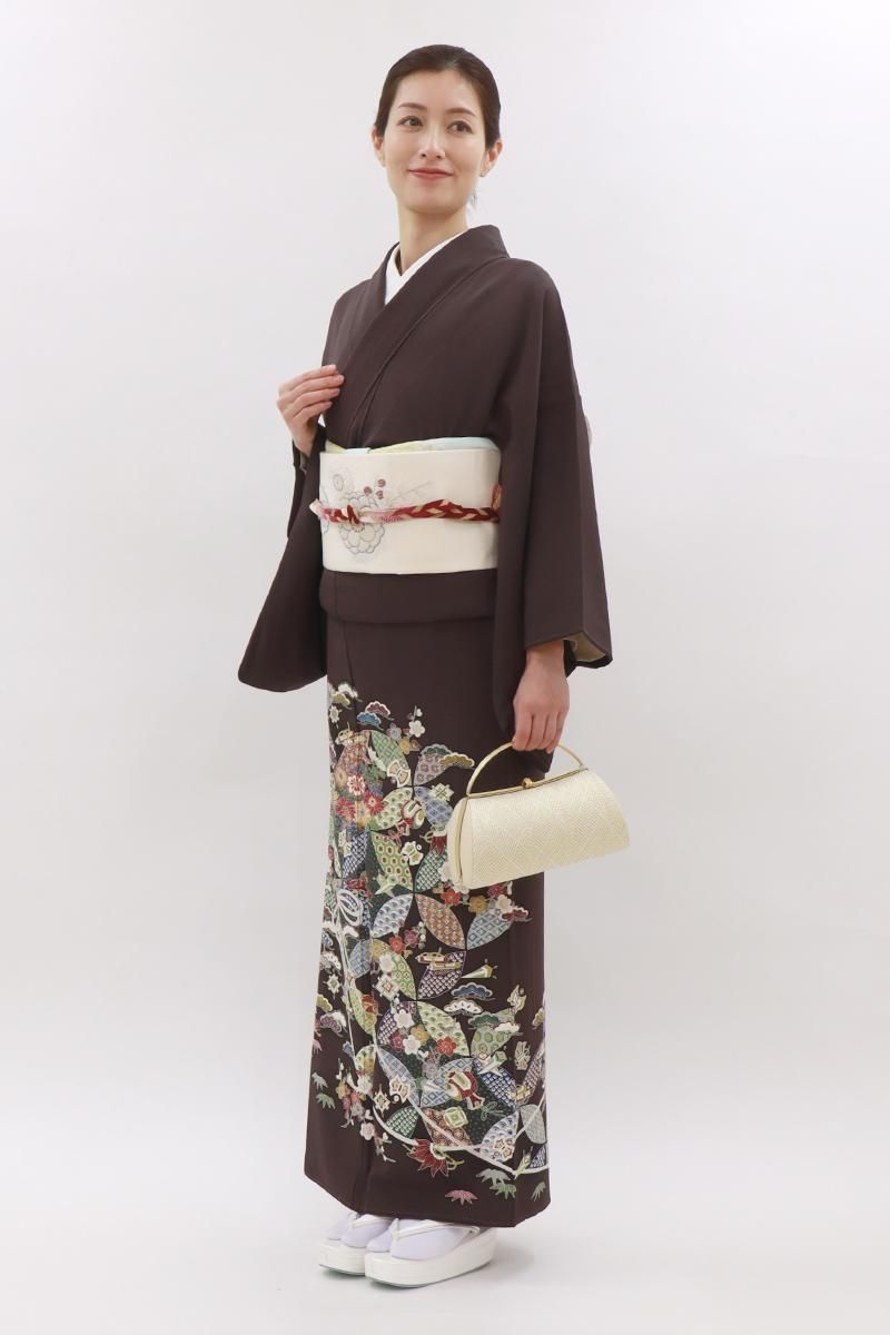 銀座【B-3906】染三ッ紋 色留袖 茶色系 四季花に吉祥文（落款入