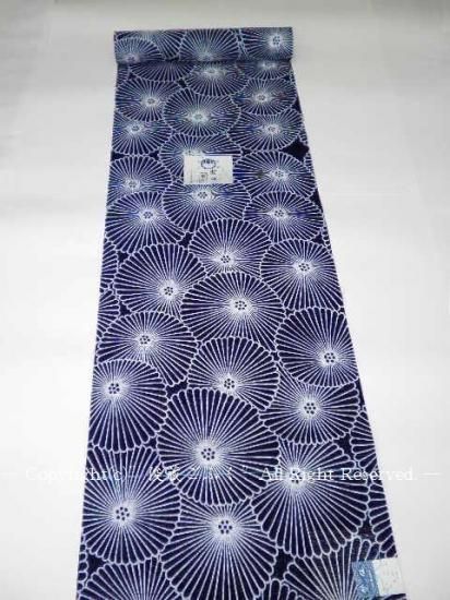 竺仙浴衣万寿菊「綿絽 地染め 紺地の万寿菊(傘・松毬) 反物」めんろ
