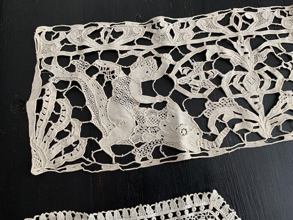 アンティークレース天使モチーフ