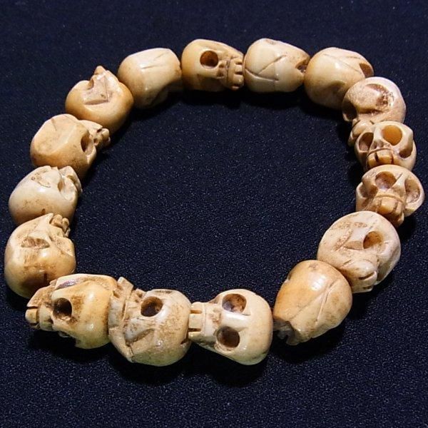 ボーン(動物の骨)でスカル（骸骨）を彫ったビーズ製、ストレッチ