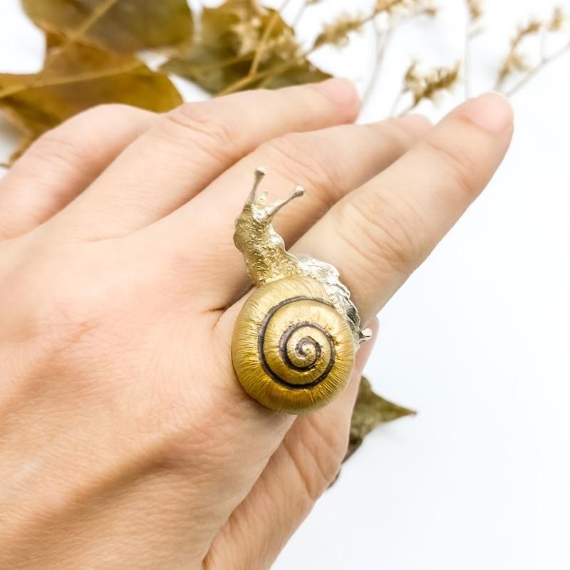 動物アクセサリーDECOvienya（デコヴィーニャ） カタツムリのリング