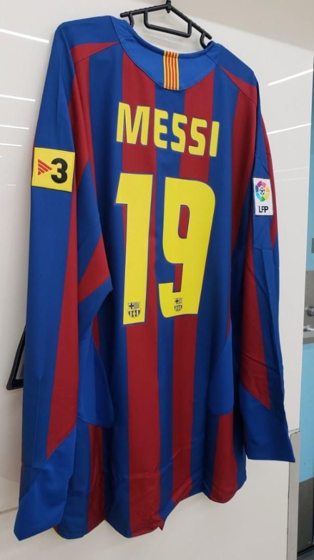 FCバルセロナ（H）05/06 長袖 メッシ＃19 + TV3パッチ付き！
