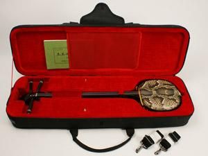 ○沖縄三線 サンシン○ 人工皮張り 高級三線 ・専用ケース付 ○沖縄三線