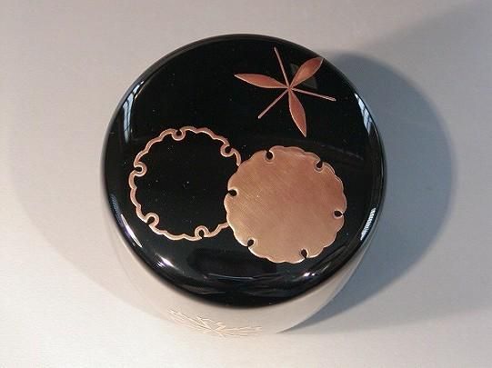 茶道具・棗 】大棗 雪華 蒔絵 内梨地一瓢斎 作 - 茶道具 販売の佐藤