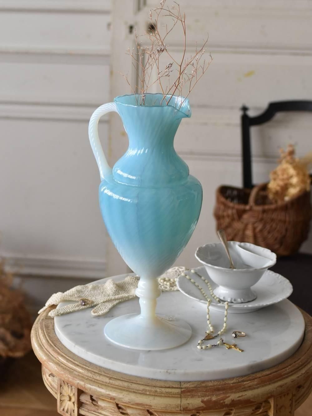 フラワーベース.オパリンガラス フランスアンティーク雑貨 花器 インテリア