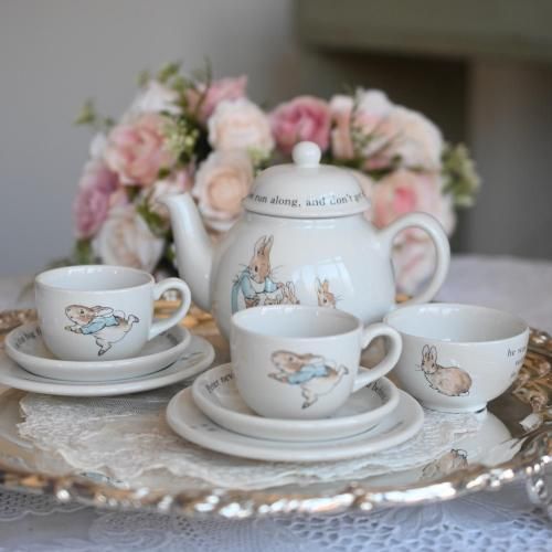 ウェッジウッド ピーターラビットの小さなティーポットのティーフォー