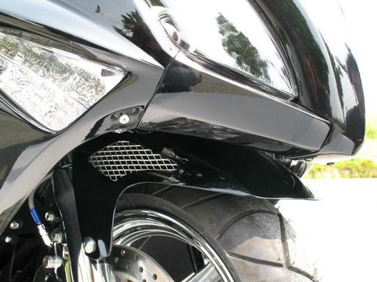 MAJESTY 4D9フロントフェンダー（前期/後期）[ 黒ゲル仕上げ