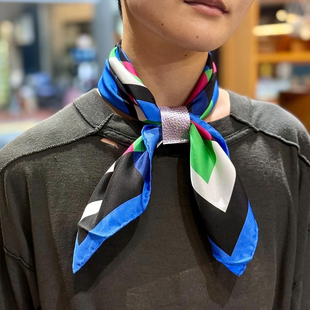 スカーフ AW11418-COL11 - 革財布の山藤（やまとう）| 老舗の職人が