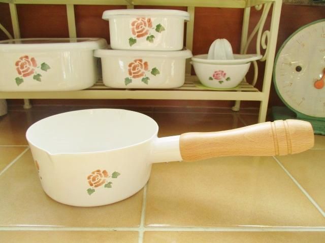 マニーローズ ホーロー ミルクパン（持ち手木製） - 「フランス雑貨