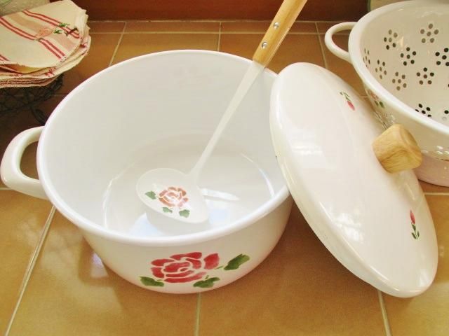 マニーローズ ホーロー 20㎝キャセロール - 「フランス雑貨マニー