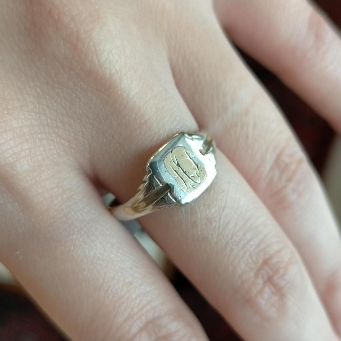 英国イギリス製ヴィンテージ彫刻9CT ON SILVERスターリングシルバー製