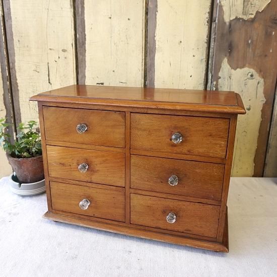 イギリス アンティーク マホガニーの6杯小引き出し ガラスつまみ