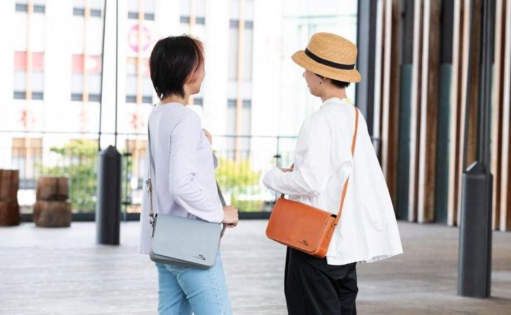 姫路レザーのミニショルダー。シンプルでかわいいメッセンジャーバッグ